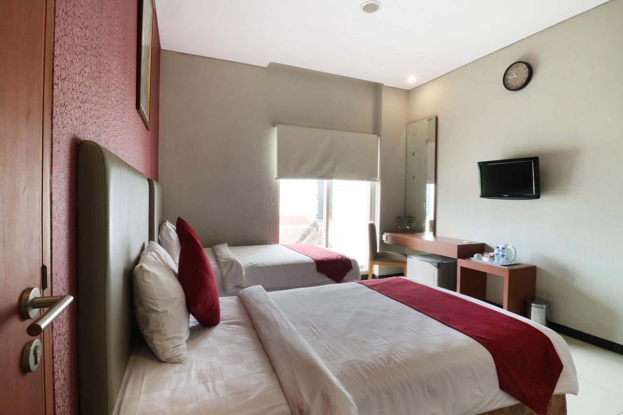 Hotel Blue Pacific ジャカルタ エクステリア 写真